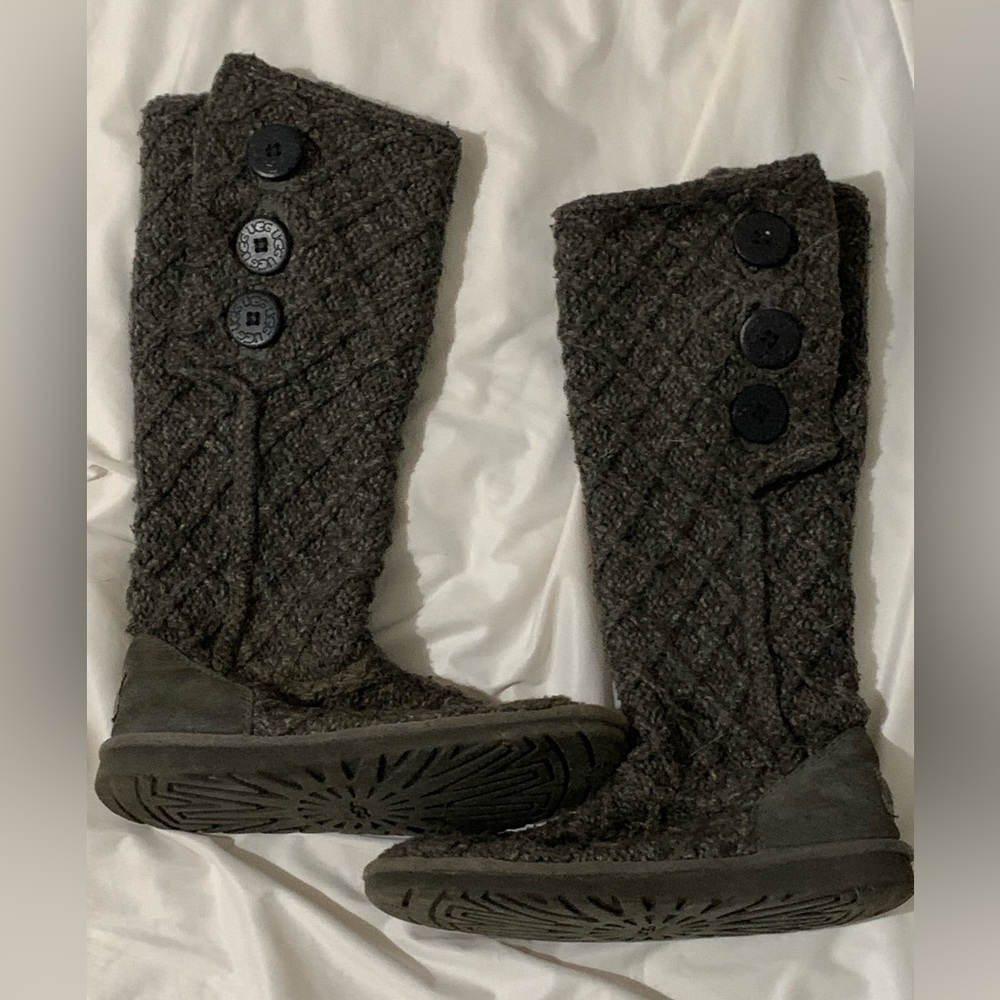 Ugg Gray Shoes/Booties Women’s Boots Size 6